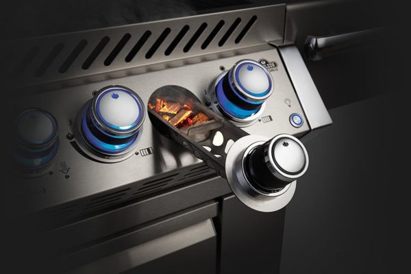 Napoleon Prestige PRO™ RSIB Gas Grill Series Features - Integrated Wood Chips Smoker Tray